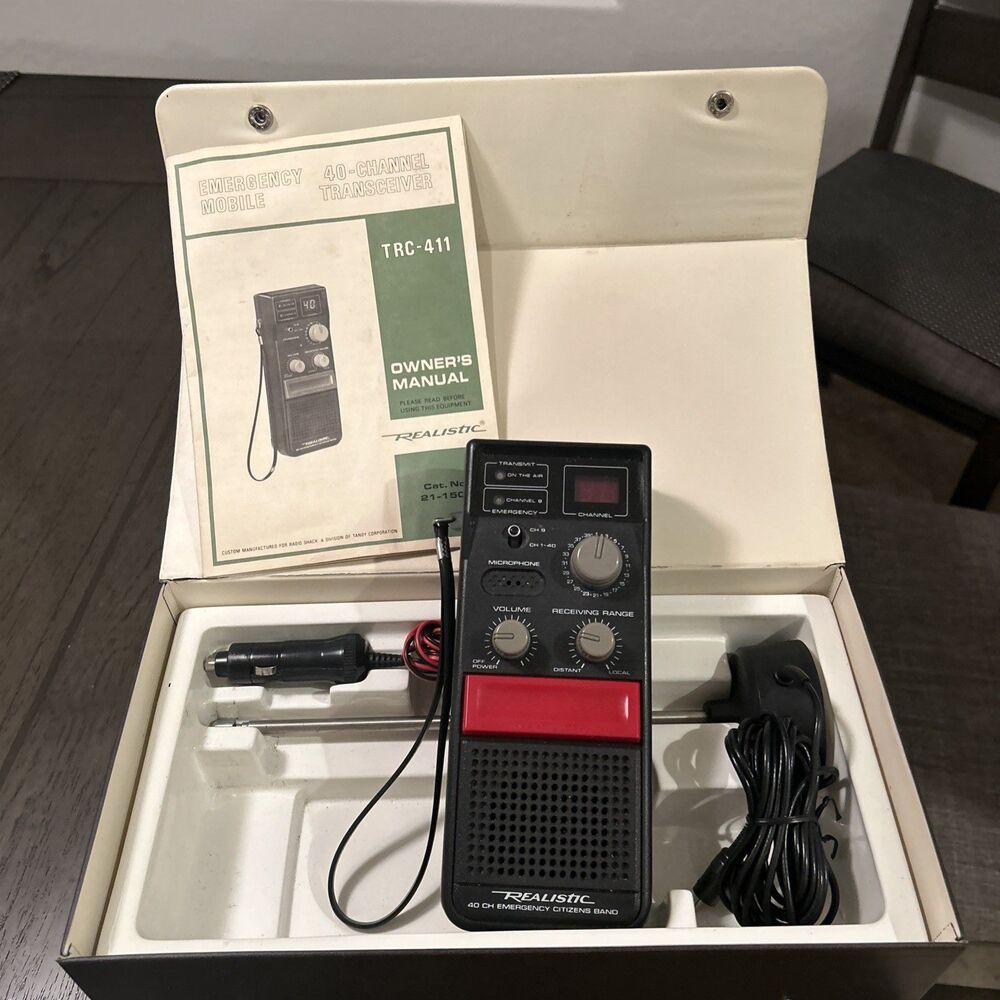 Realistic TRC-411 40 Channel two way  Citizens Band System Radio, Powers On